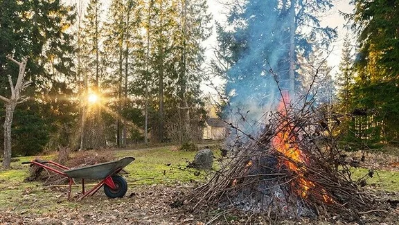SB_Gartenabf_lle_verbrennen.jpg