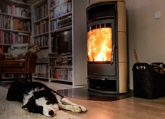 Hund-vor-Ofen_COmachtKO.jpg